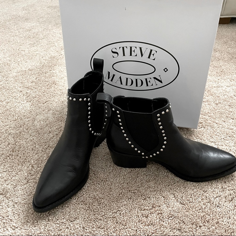Steve Madden Maxeen Black Leather Booties with Studs 6.5